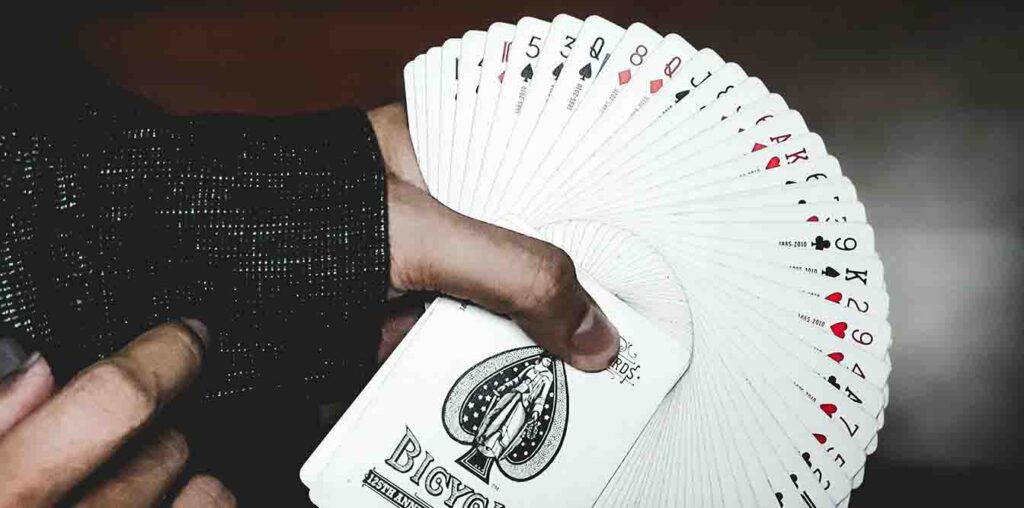 ポーカーのやり方とゲームの流れ